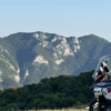 Aventură și adrenalină cu adventure riding romania – Învață și savurează mersul cu motocicleta pe drumuri on și off-road explorând cele mai frumoase locuri din lume.